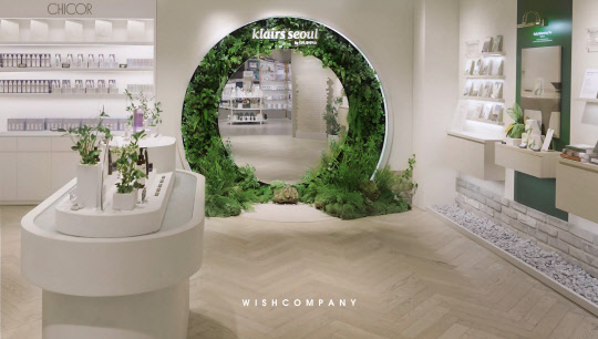 강남역 시코르 '디어,클레어스' 팝업 스토어 실내 전경. 위시컴퍼니 제공